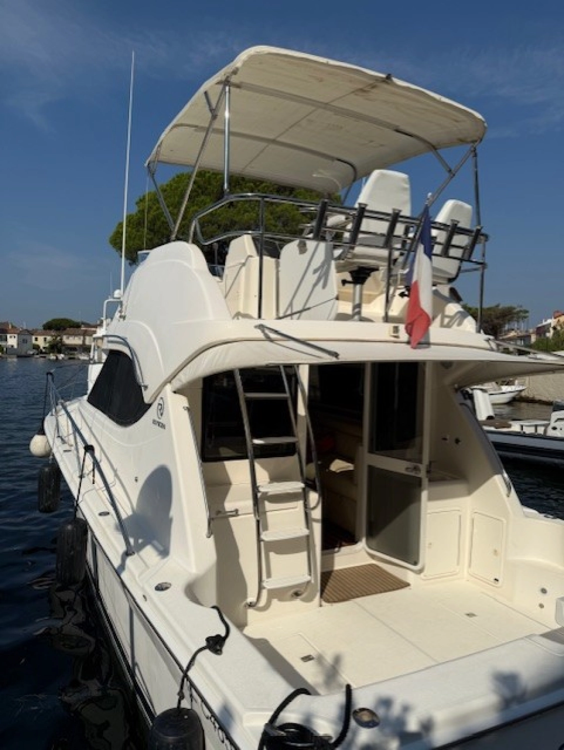 RIVIERA 33