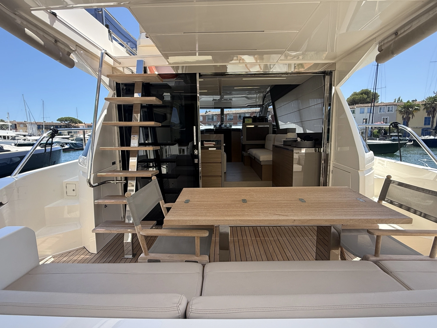 FERRETTI YACHTS 450