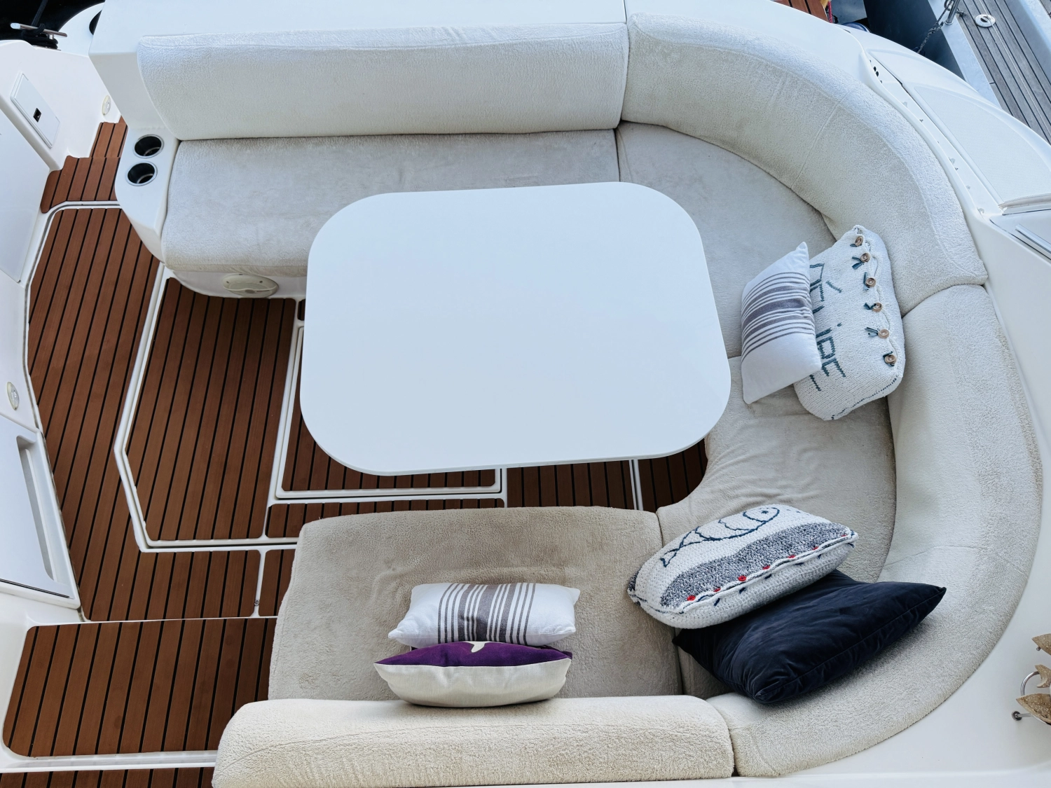 CRUISER YACHTS 440 EXPRESS