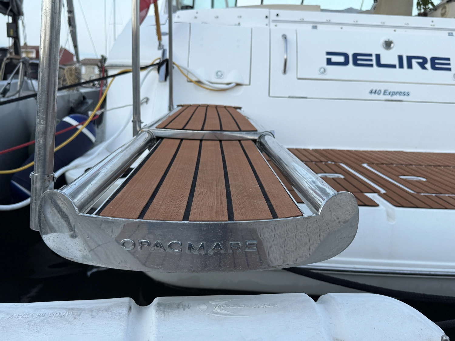 CRUISER YACHTS 440 EXPRESS