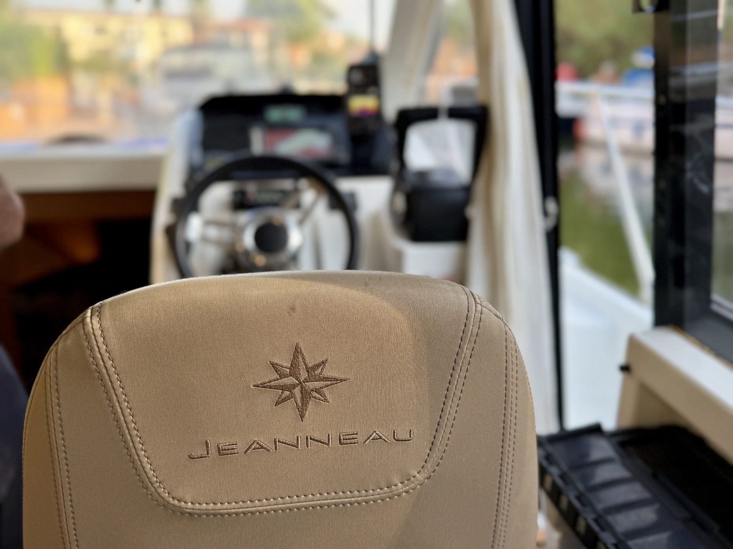 JEANNEAU MERRY FISHER 855